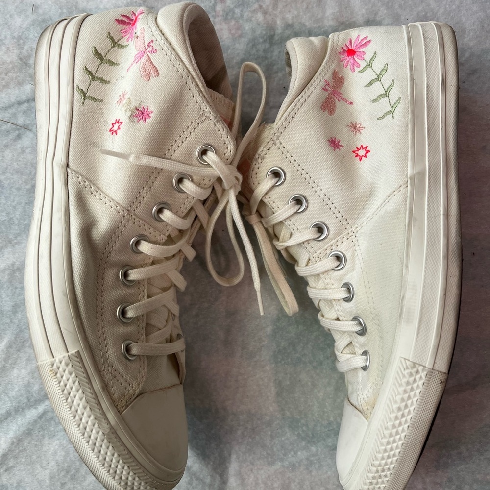 Converse Cream High-Top Sneakers with Pink Floral embroidery. Size 11 - Picture 3 of 7